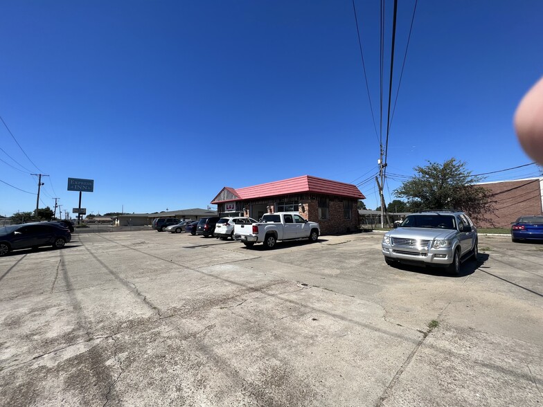 Primary Photo Of 2512 US-82, Greenville Showroom For Sale