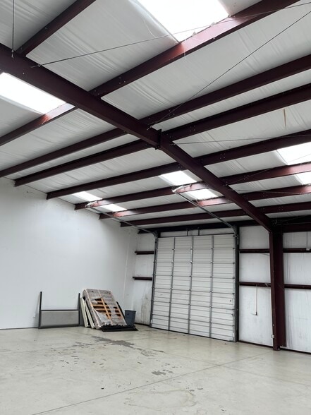 More Photos Of 17100 Huffmeister Rd, Cypress Warehouse For Lease