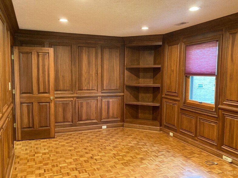 More Photos Of 771 Neeb Rd, Cincinnati Medical For Lease