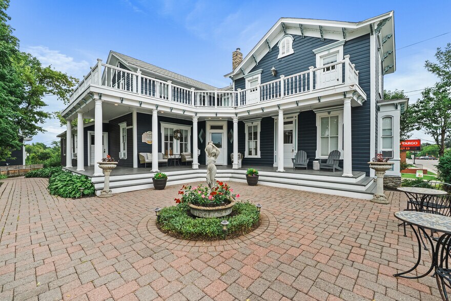 More Photos Of 371 Water St, Excelsior Hospitality For Sale