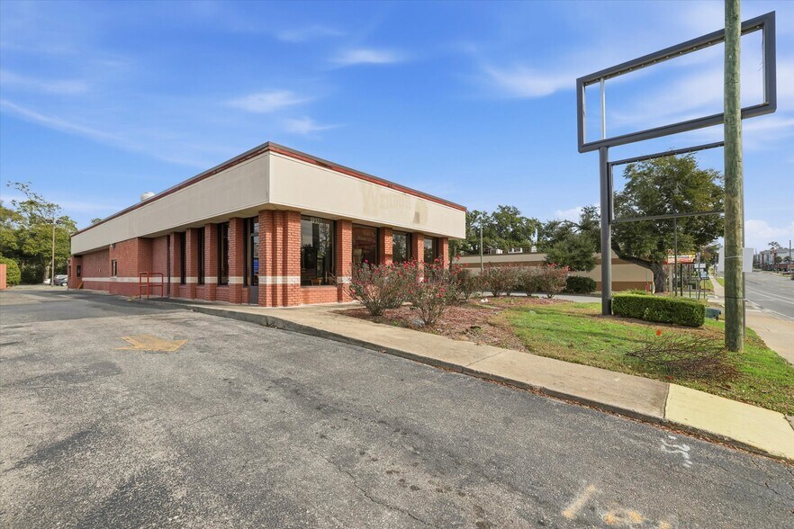 More Photos Of 1950 W Pensacola St, Tallahassee Fast Food For Lease