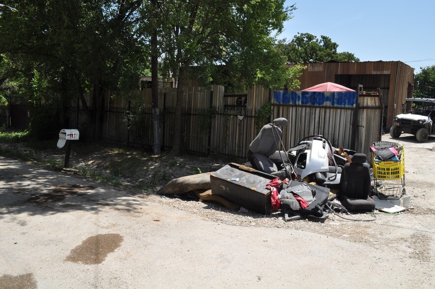 More Photos Of 8632 San Marino Ave, Dallas Warehouse For Sale