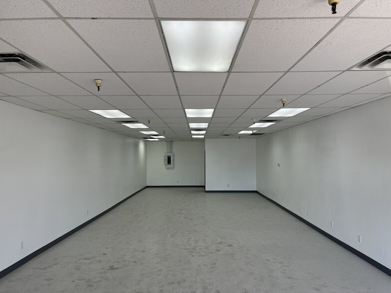 More Photos Of 13804-13816 N 51st Ave, Glendale Unknown For Lease