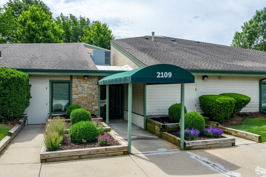 More Photos Of 2109 NE 72nd St, Gladstone Medical For Sale