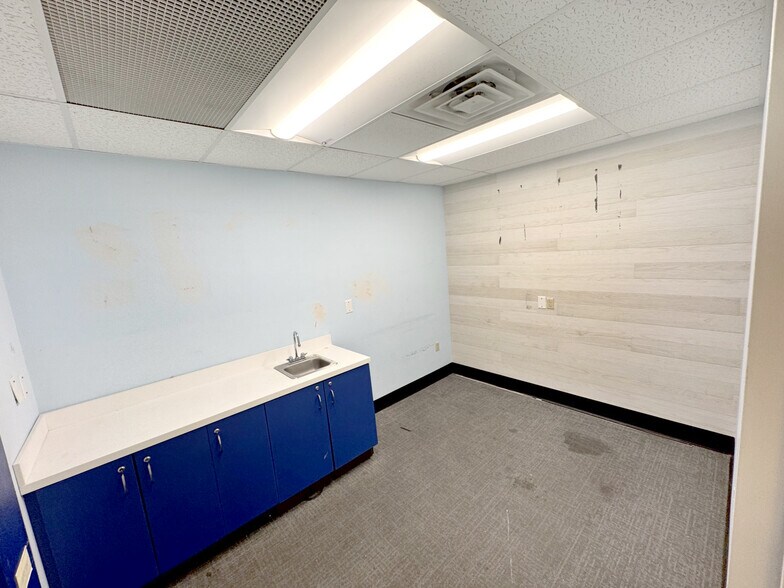 More Photos Of 1101 Atlantic Ave, Atlantic City Drugstore For Sale