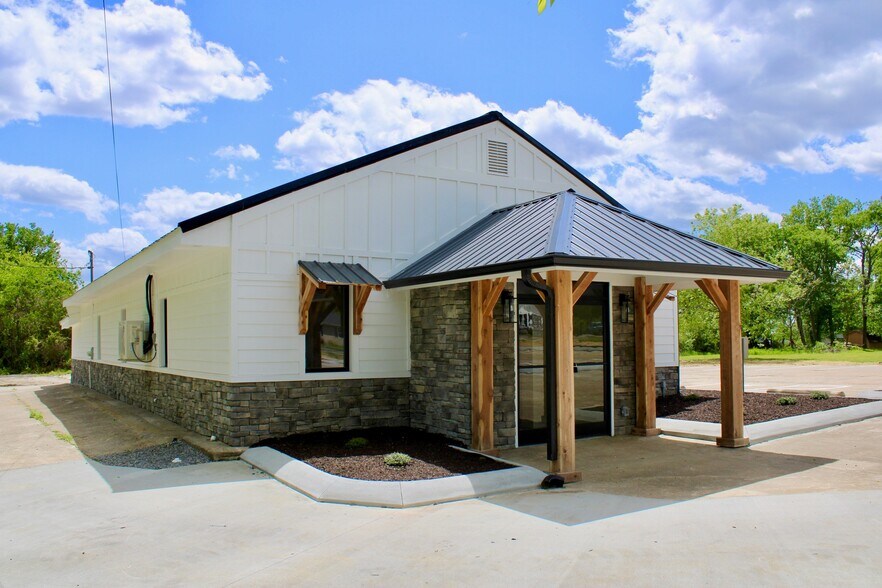 Primary Photo Of 130 Trousdale Ferry Pike, Lebanon Funeral Home For Sale