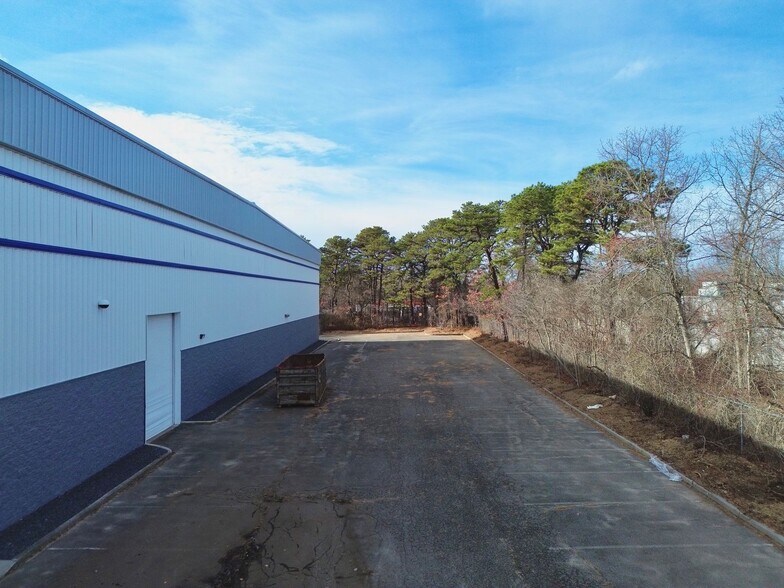 More Photos Of 145 Candlewood Rd, Bay Shore Warehouse For Lease
