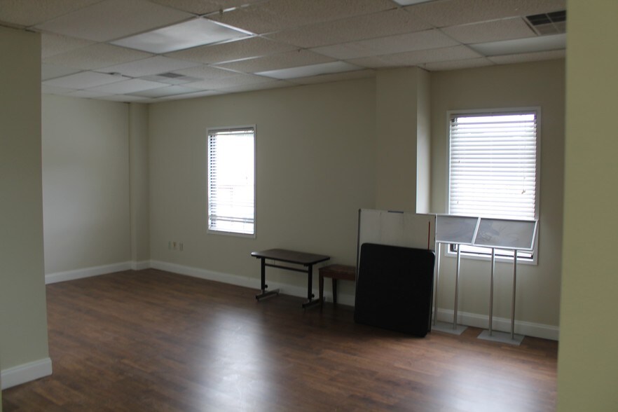 More Photos Of 1350 Tidwell Dr, Alpharetta Office For Lease