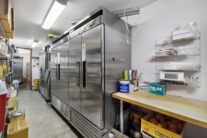 More Photos Of 111 W Bell St, Sequim Hotel For Sale