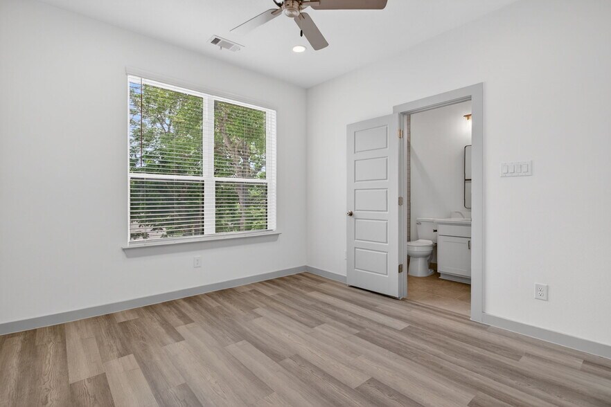 More Photos Of 3133 Cockrell Ave, Fort Worth Apartments For Sale