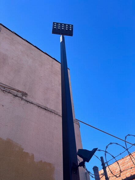 More Photos Of 4442 York Blvd, Los Angeles Auto Dealership For Lease