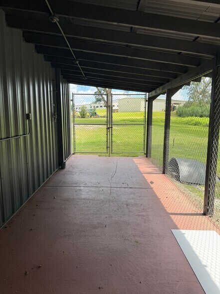 More Photos Of 2230 Industrial Park Dr, Cairo Warehouse For Sale