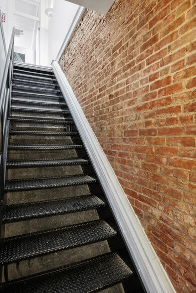 More Photos Of 1122 Rogers St, Louisville Police Fire Station For Sale