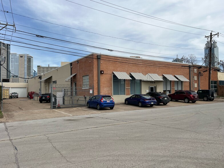More Photos Of 922 Dragon St, Dallas Distribution For Sale