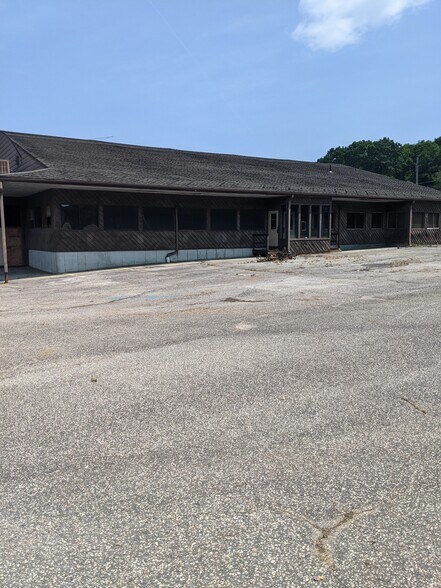 More Photos Of 1545 Monroe Tpke, Monroe Flex For Lease