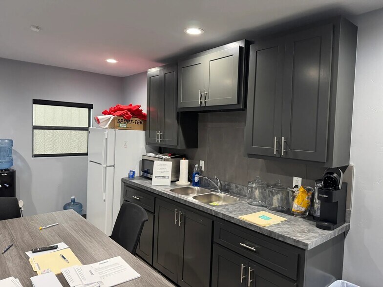 More Photos Of 4033 Canyon Dr, Amarillo Office For Lease