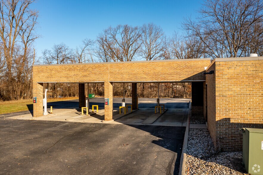 More Photos Of 14206 N Fenton Rd, Fenton Bank For Lease