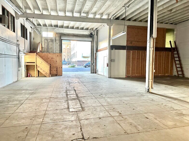 More Photos Of 400 Franklin St, Oakland Warehouse For Lease