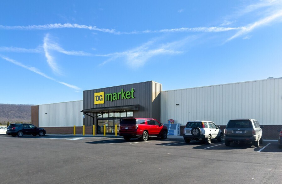 Primary Photo Of 5152 US-98, Summit General Retail For Sale