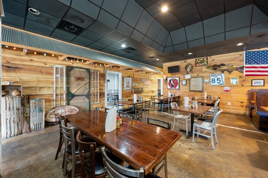 More Photos Of 1296 N Ferdon Blvd, Crestview Restaurant For Sale