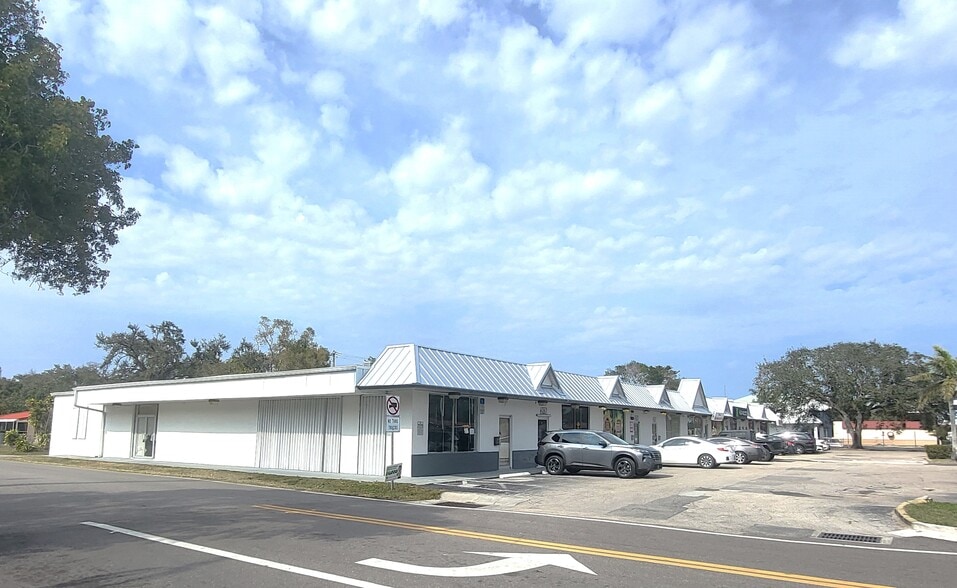 Primary Photo Of 2960 S Cleveland Ave, Fort Myers Unknown For Lease