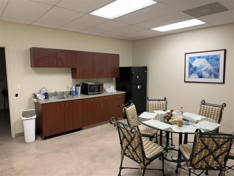 More Photos Of 8541 Crown Crescent Ct, Charlotte Flex For Sale