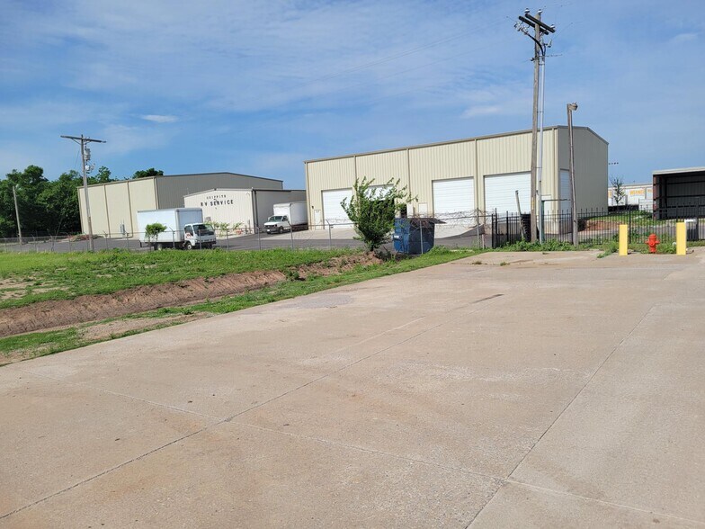More Photos Of 1423 S Council Rd, Oklahoma City Self Storage For Lease