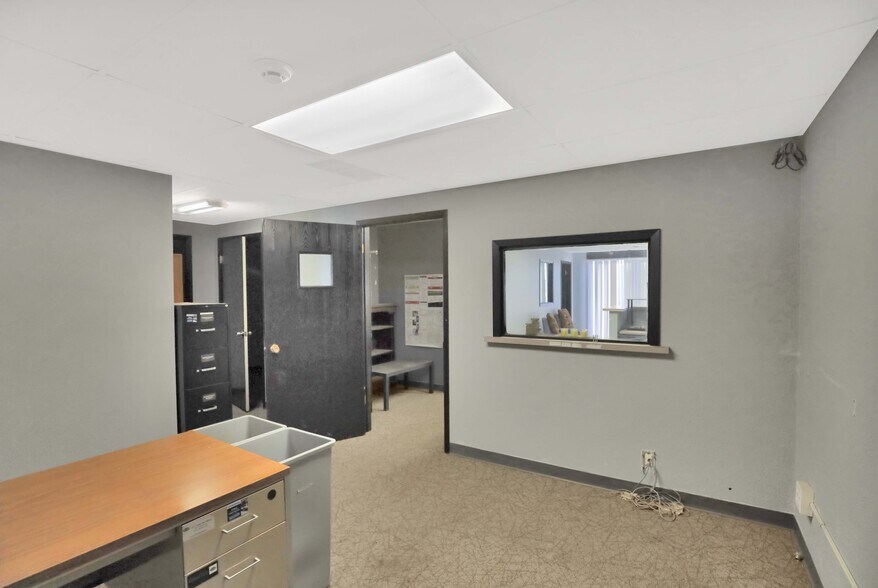 More Photos Of 1717-5765 NE 58th Ave, Des Moines Industrial For Sale