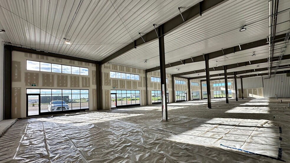 More Photos Of 4915 Portage Av, Headingley Flex For Lease