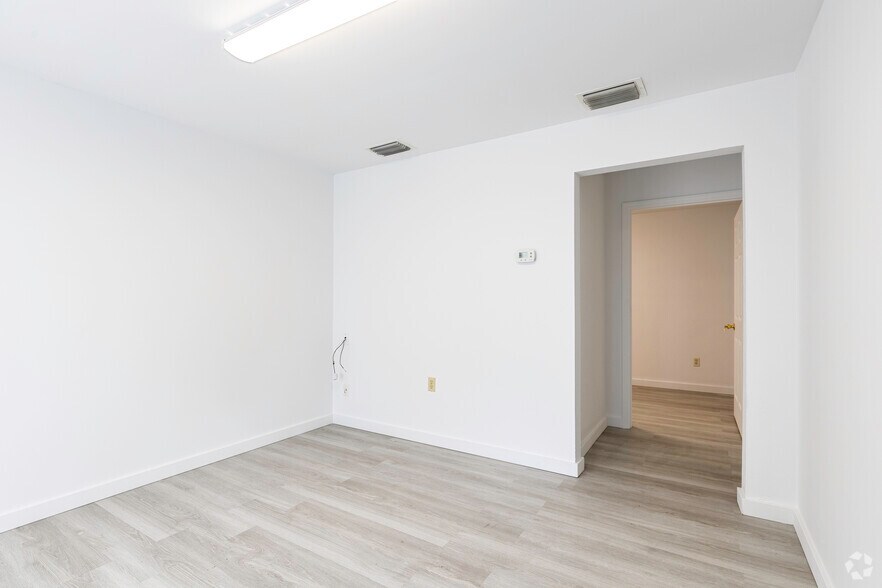 More Photos Of 805 33rd Ct SW, Vero Beach Unknown For Lease