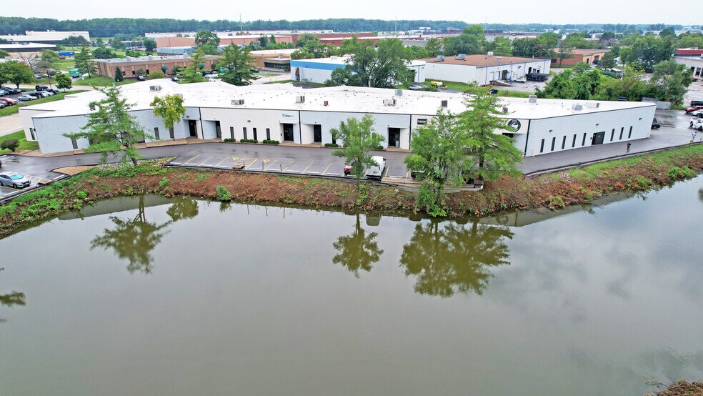 More Photos Of 4132 Shoreline Dr, Earth City Warehouse For Lease