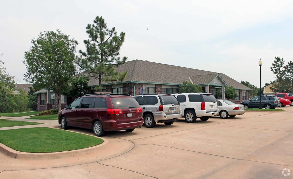 More Photos Of 416 W 15th St, Edmond Unknown For Lease
