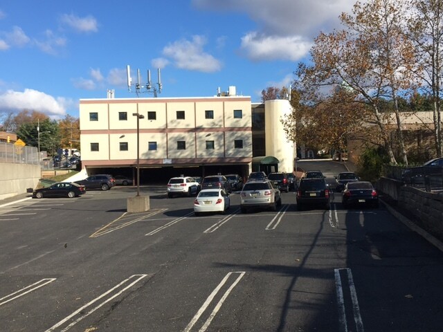 More Photos Of 340 E Northfield Rd, Livingston Medical For Sale