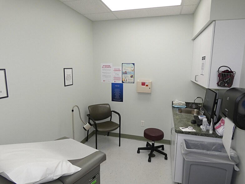 More Photos Of 6934 Elaine Dr, Niagara Falls Office For Sale