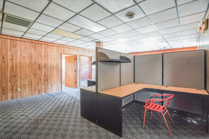 More Photos Of 225 S Madison Blvd, Roxboro Storefront Retail Office For Sale