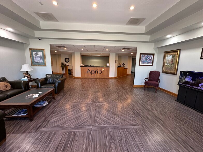 More Photos Of 922 Isom Rd, San Antonio Office For Sale