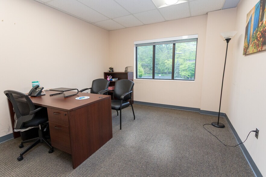 More Photos Of 1139 Spruce Dr, Mountainside Medical For Lease