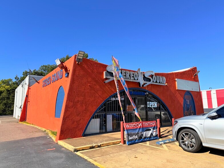 More Photos Of 4561 Elvis Presley Blvd, Memphis Auto Repair For Sale