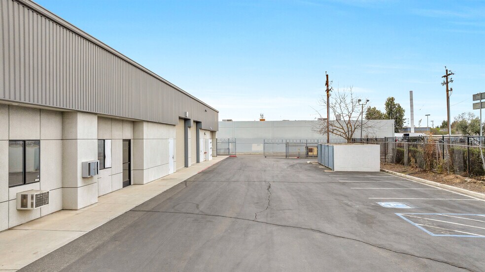More Photos Of 1885 E Griffith Way, Fresno Warehouse For Lease