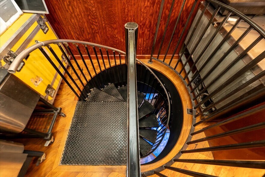 More Photos Of 217-219 Frelinghuysen Ave, Newark General Retail For Sale