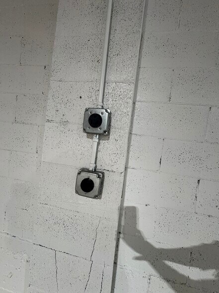 More Photos Of 2324 Railroad Ave, Redding Warehouse For Lease