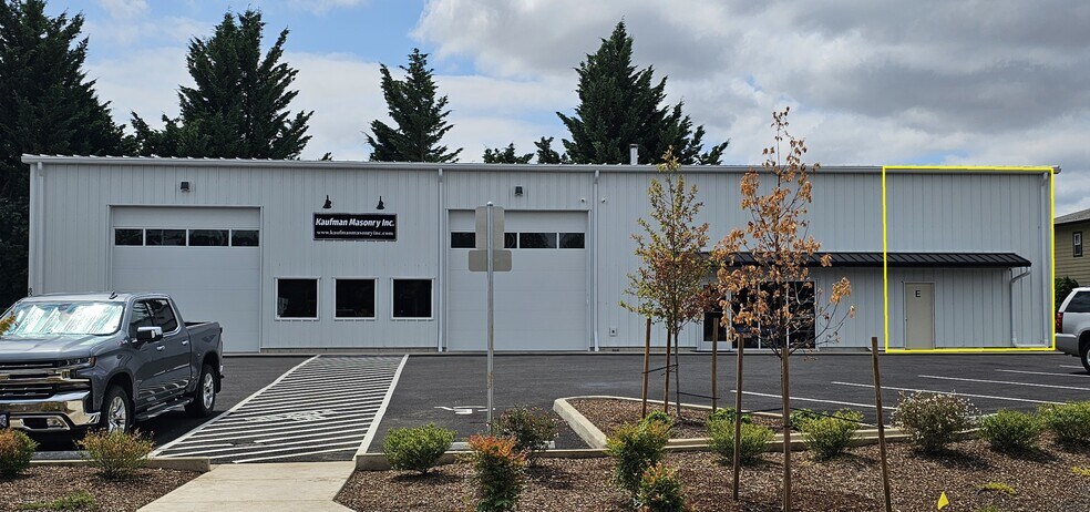 More Photos Of 827 Railway Ave, Silverton Warehouse For Lease