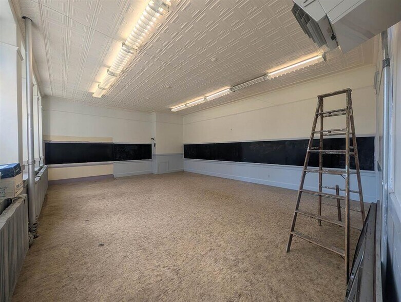 More Photos Of 16 Central st, Claremont Specialty For Sale
