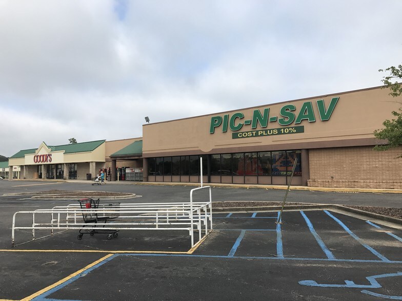 More Photos Of 2041 Douglas Ave, Brewton Supermarket For Lease