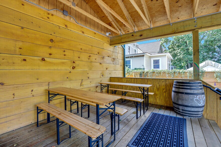 More Photos Of 21 O'neil St, Kingston Restaurant For Sale