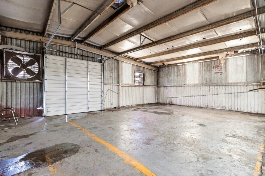 More Photos Of 1801 N Main St, Baytown Flex For Sale