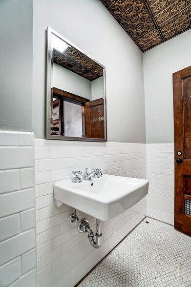 More Photos Of 9-11 N 3rd St, Newark Office For Lease