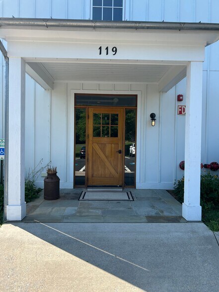 More Photos Of 115 The Plains Rd, Middleburg Office For Lease
