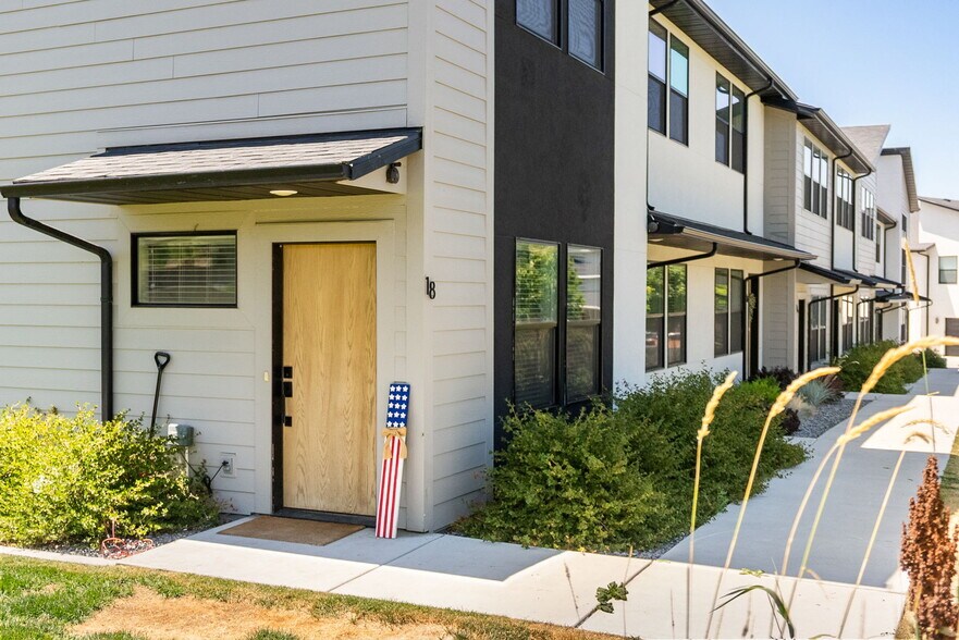 More Photos Of 254 N Spring Creek Pky, Providence Apartments For Sale