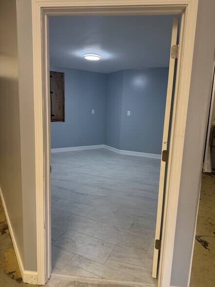 More Photos Of 201 E Grove St, Kawkawlin Flex For Lease